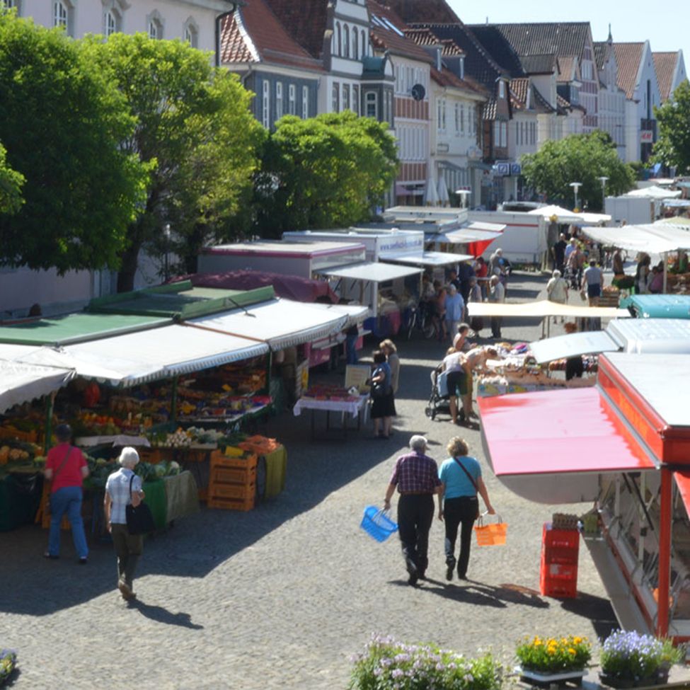 Markttag in der Fußgängerzone in Gifhorn